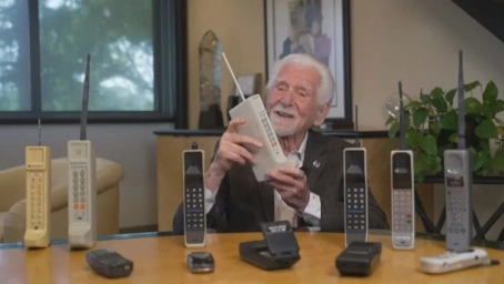 Первый исторический звонок по мобильному телефону был сделан 50 лет назад